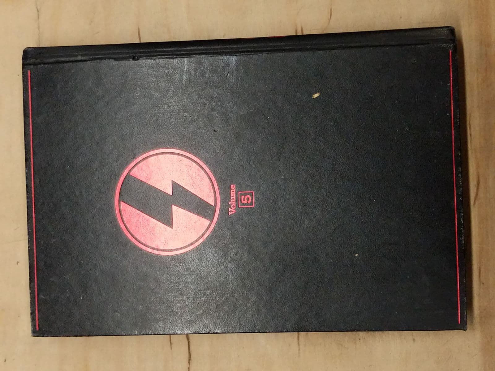 Powers: The Definitive Hardcover Collection, Volume Five by Brian Michael Bendis, Michael Avon Oeming - additional view