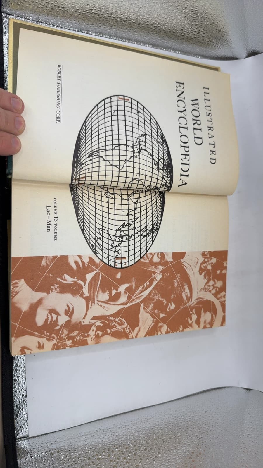 Illustrated World Encyclopedia by The National Lexicographic Board - title page