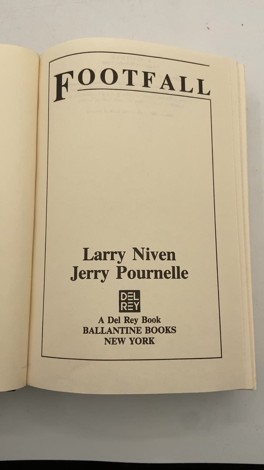 Footfall by Larry Niven, Jerry Pournelle - title page