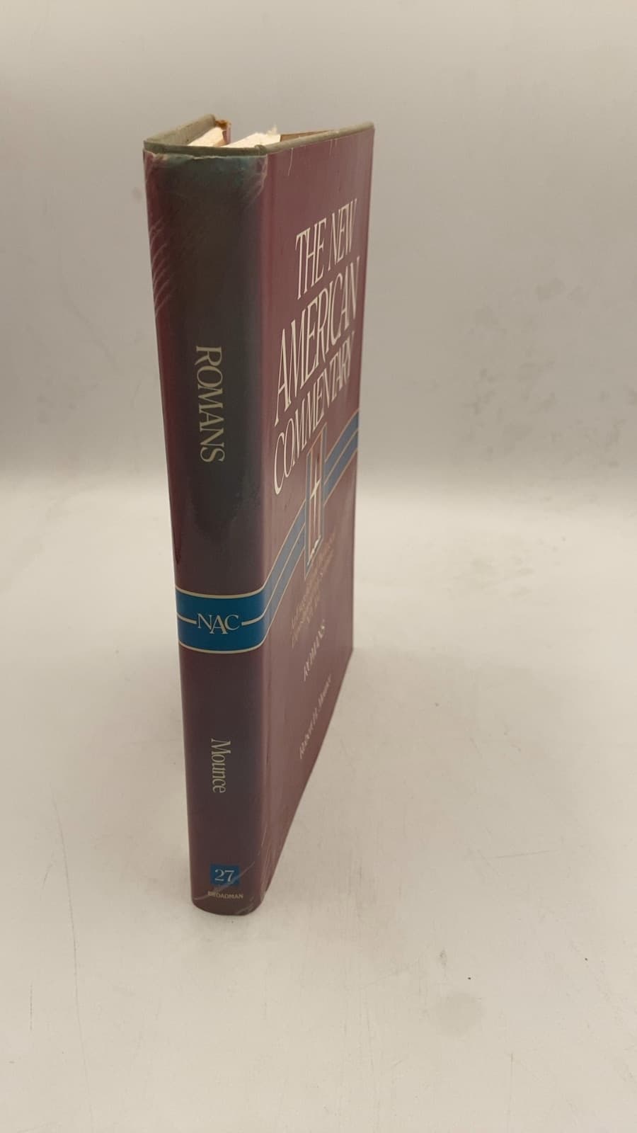 The New American Commentary: Romans by Robert H. Mounce - front cover