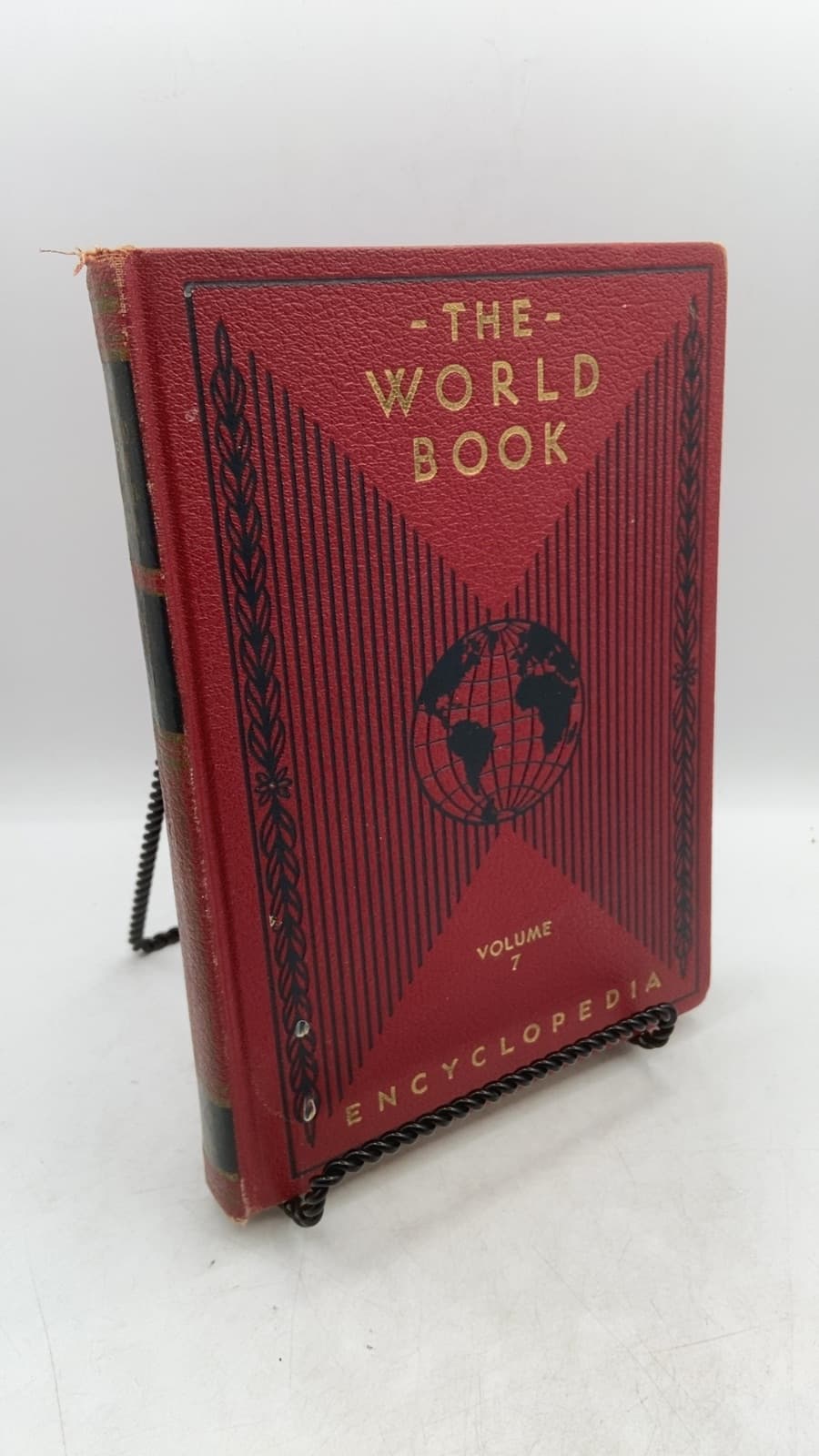 Volume 7. THE World Book Encyclopedia - front cover