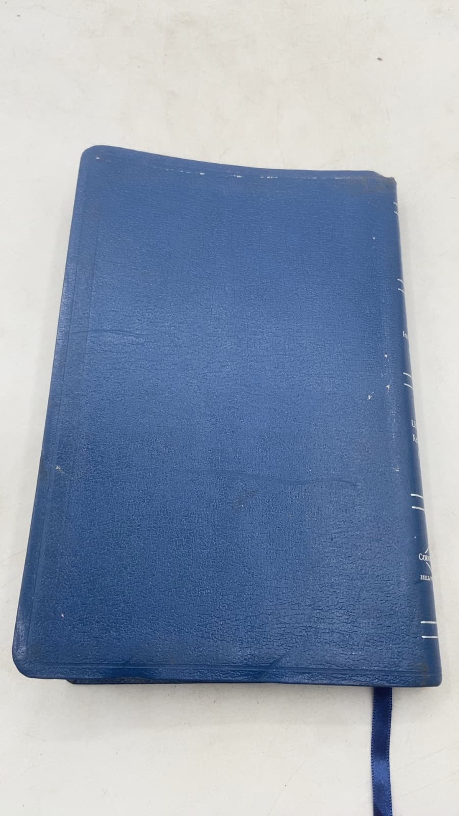 The Holy Bible: New International Version, UltraThin Reference Edition - additional view