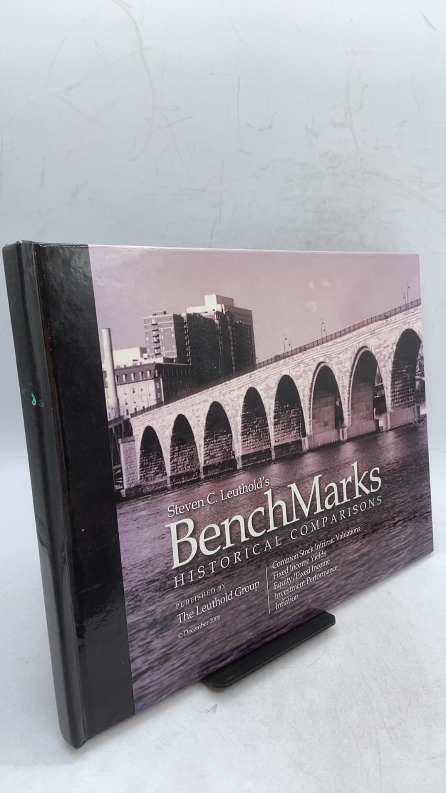 BenchMarks: Historical Comparisons by Steven C. Leuthold - front cover