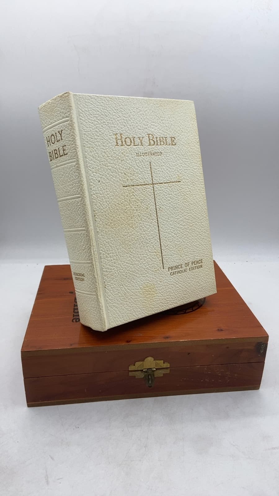 The Holy Bible: Prince of Peace Catholic Edition - front cover