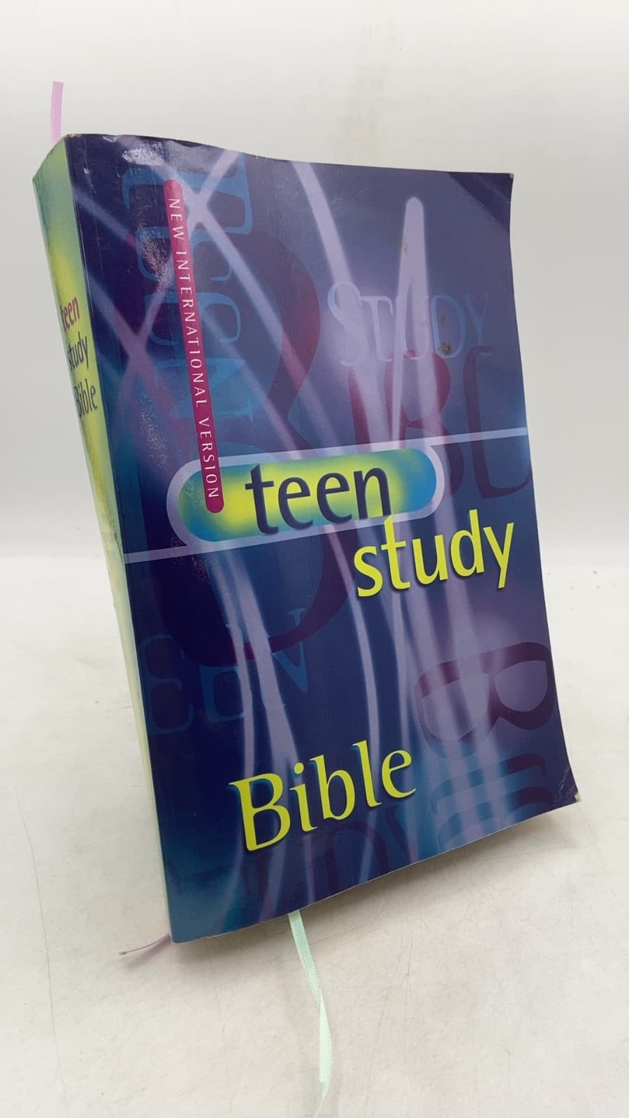 Teen Study Bible: New International Version by Larry and Sue Richards - front cover