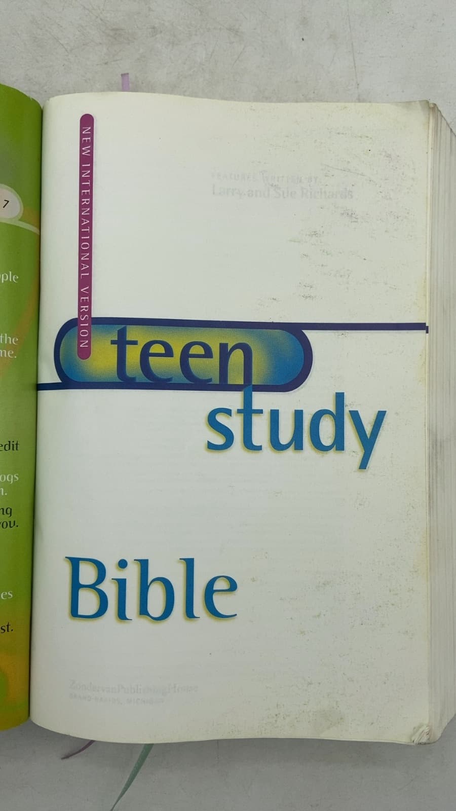 Teen Study Bible: New International Version by Larry and Sue Richards - title page