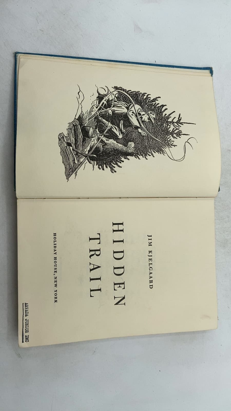 Hidden Trail by Jim Kjelgaard - title page