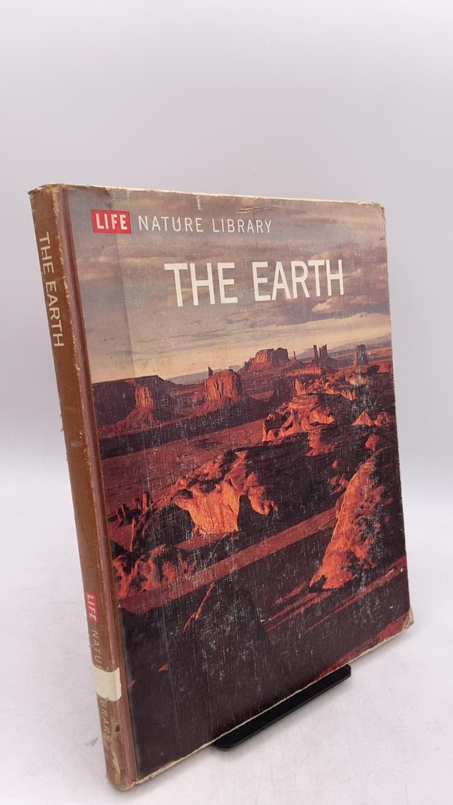 THE Earth by Arthur Beiser and the Editors of TIME-LIFE BOOKS - front cover