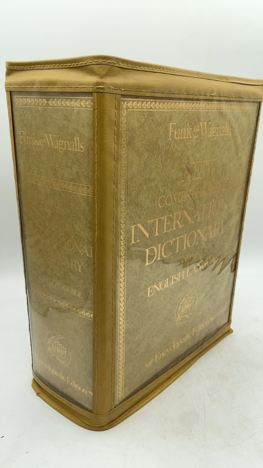 Funk & Wagnalls New Comprehensive International Dictionary of the English Language: Encyclopedic Edition - front cover