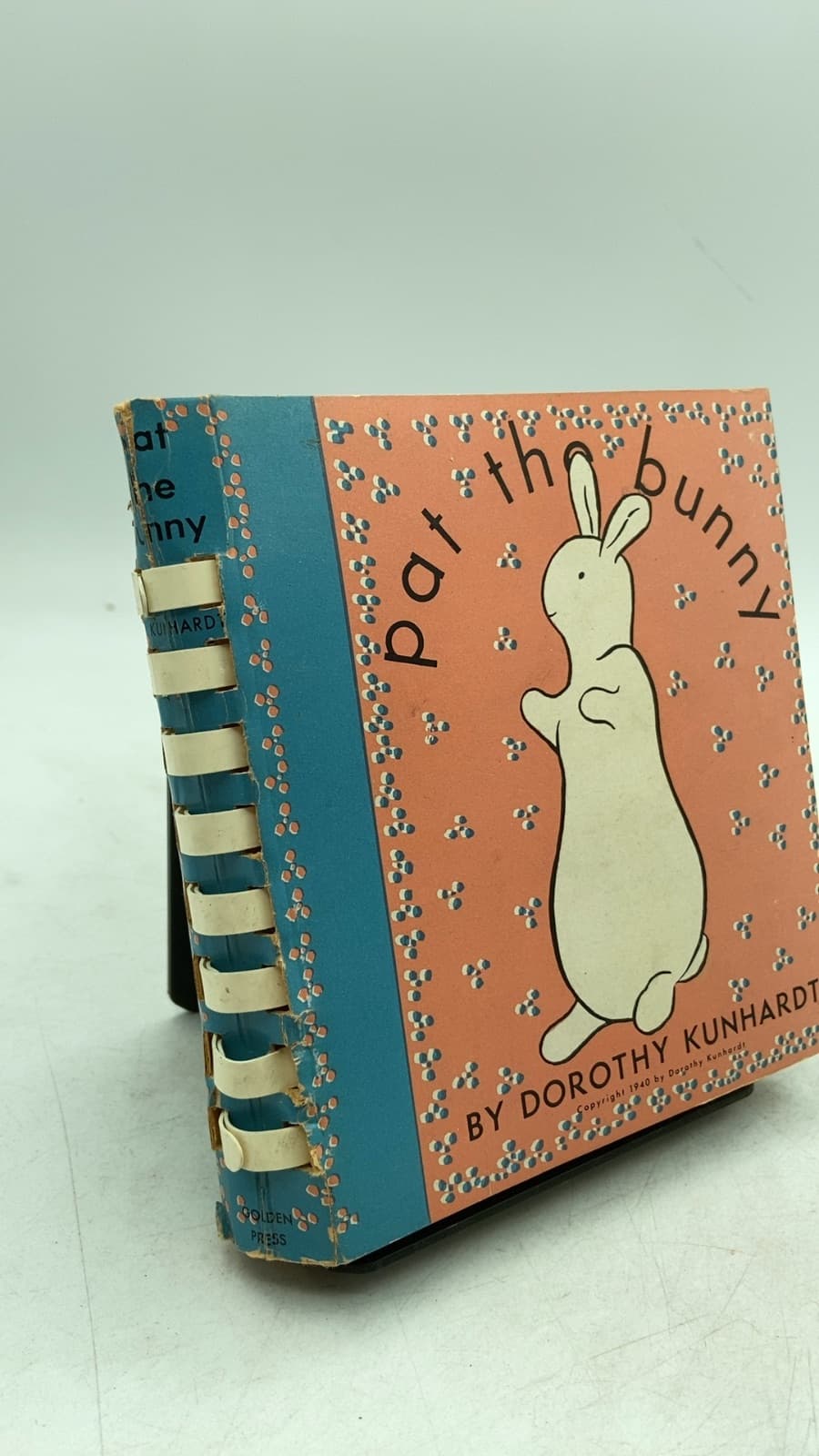 pat the bunny by Dorothy Kunhardt - front cover