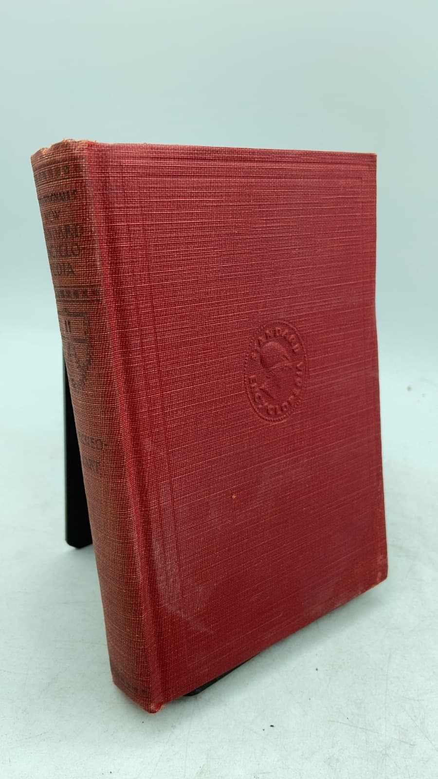 Funk & Wagnalls New Standard Encyclopedia of Universal Knowledge, Volume II: Archeology—Bartlett by Frank H. Vizetelly - front cover