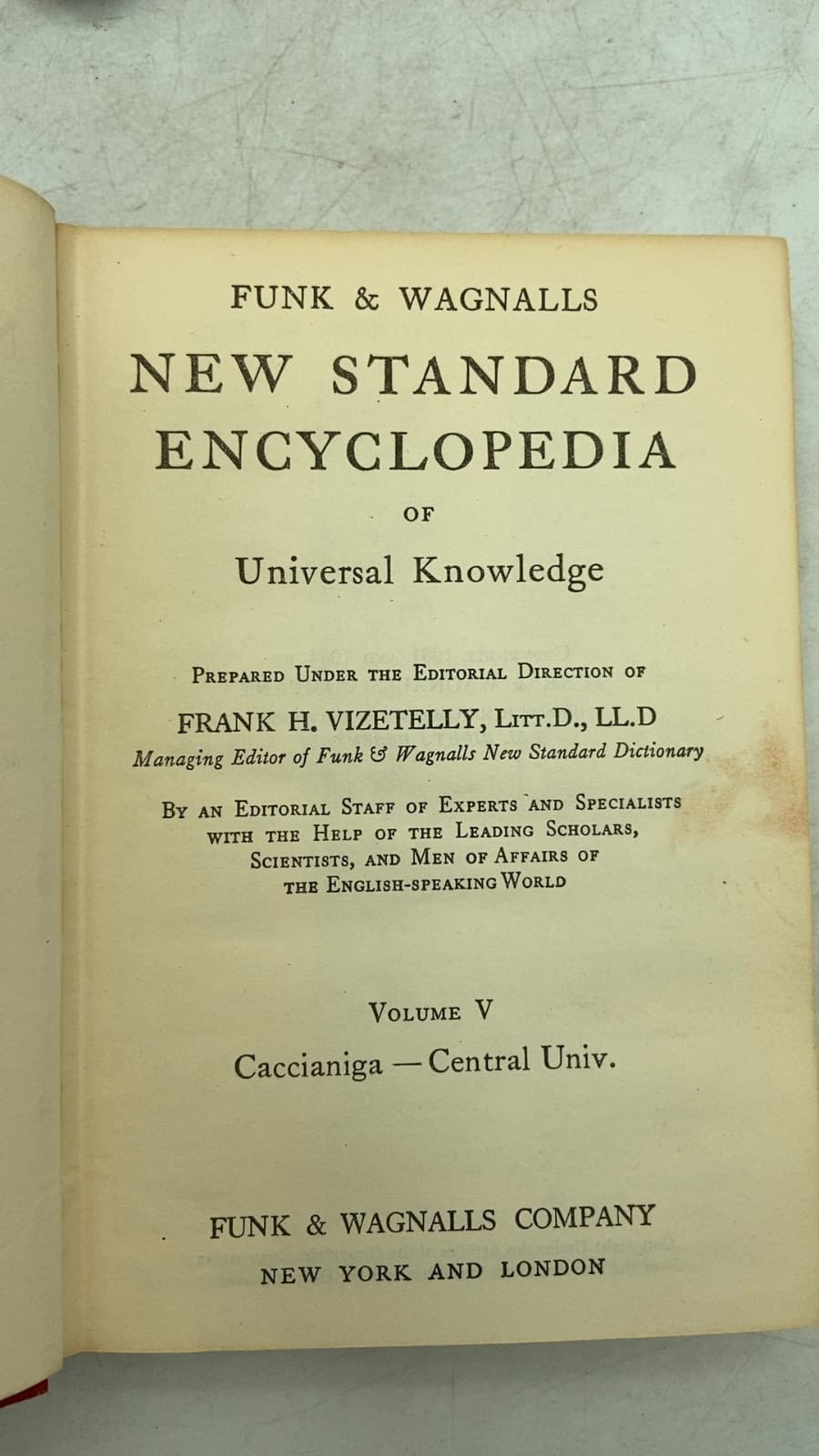 Funk & Wagnalls New Standard Encyclopedia of Universal Knowledge, Volume V: Caccianiga — Central Univ. by Frank H. Vizetelly - title page