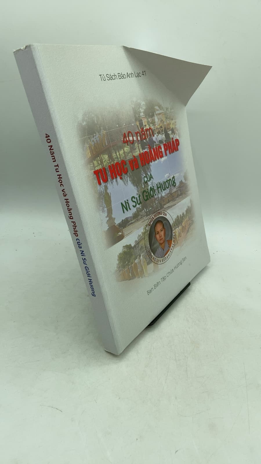 40 năm Tu Học và Hoằng Pháp của Ni Sư Giới Hương by Thích Nữ Giới Hương - front cover