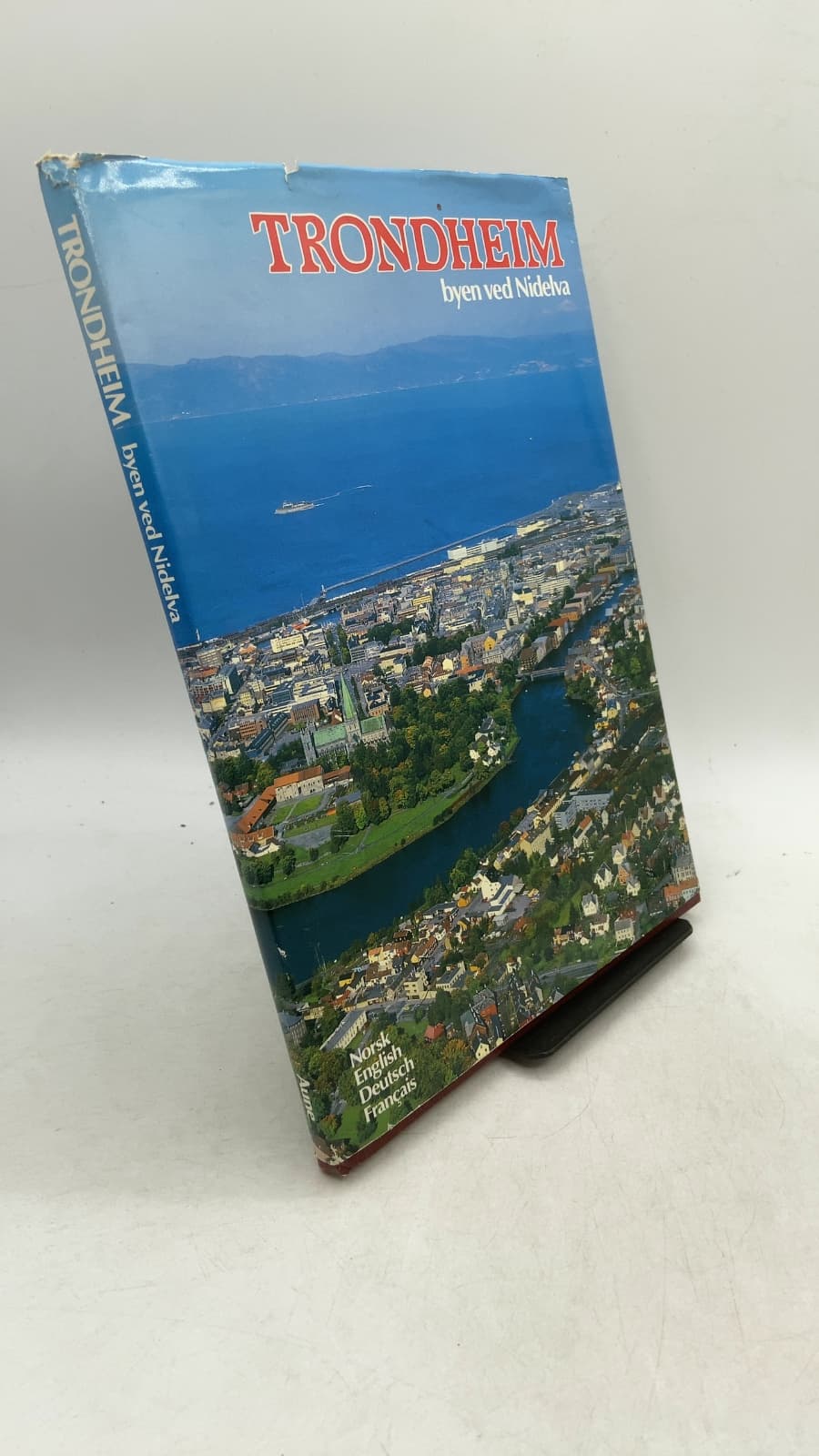 TRONDHEIM byen ved Nidelva by Bjørn Østraat - front cover