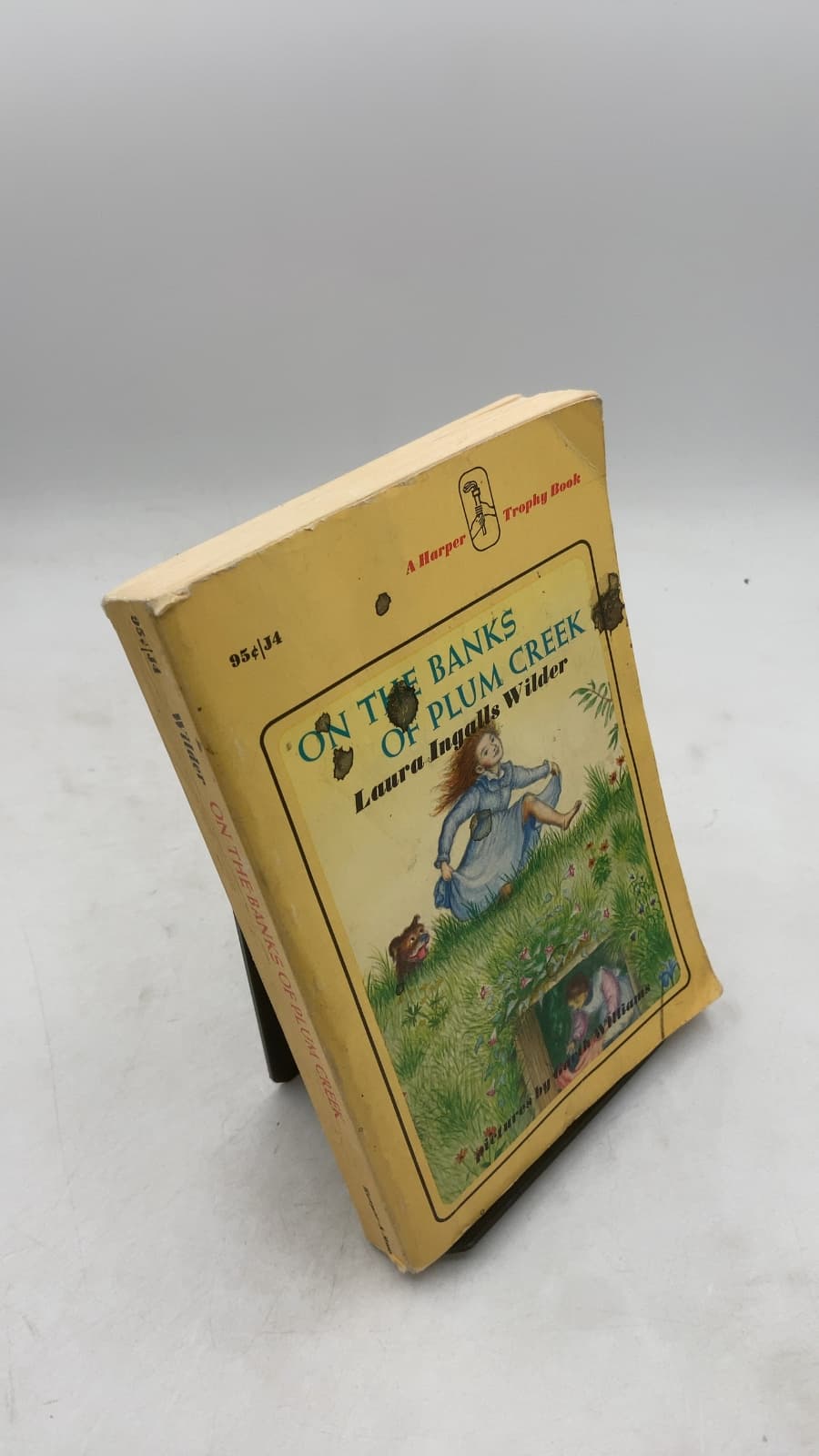 ON THE Banks OF Plum Creek by Laura Ingalls Wilder - front cover