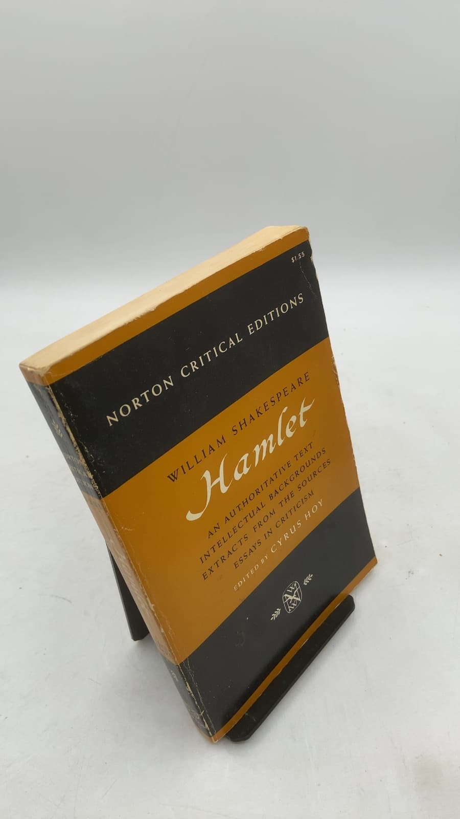 Hamlet by William Shakespeare - front cover
