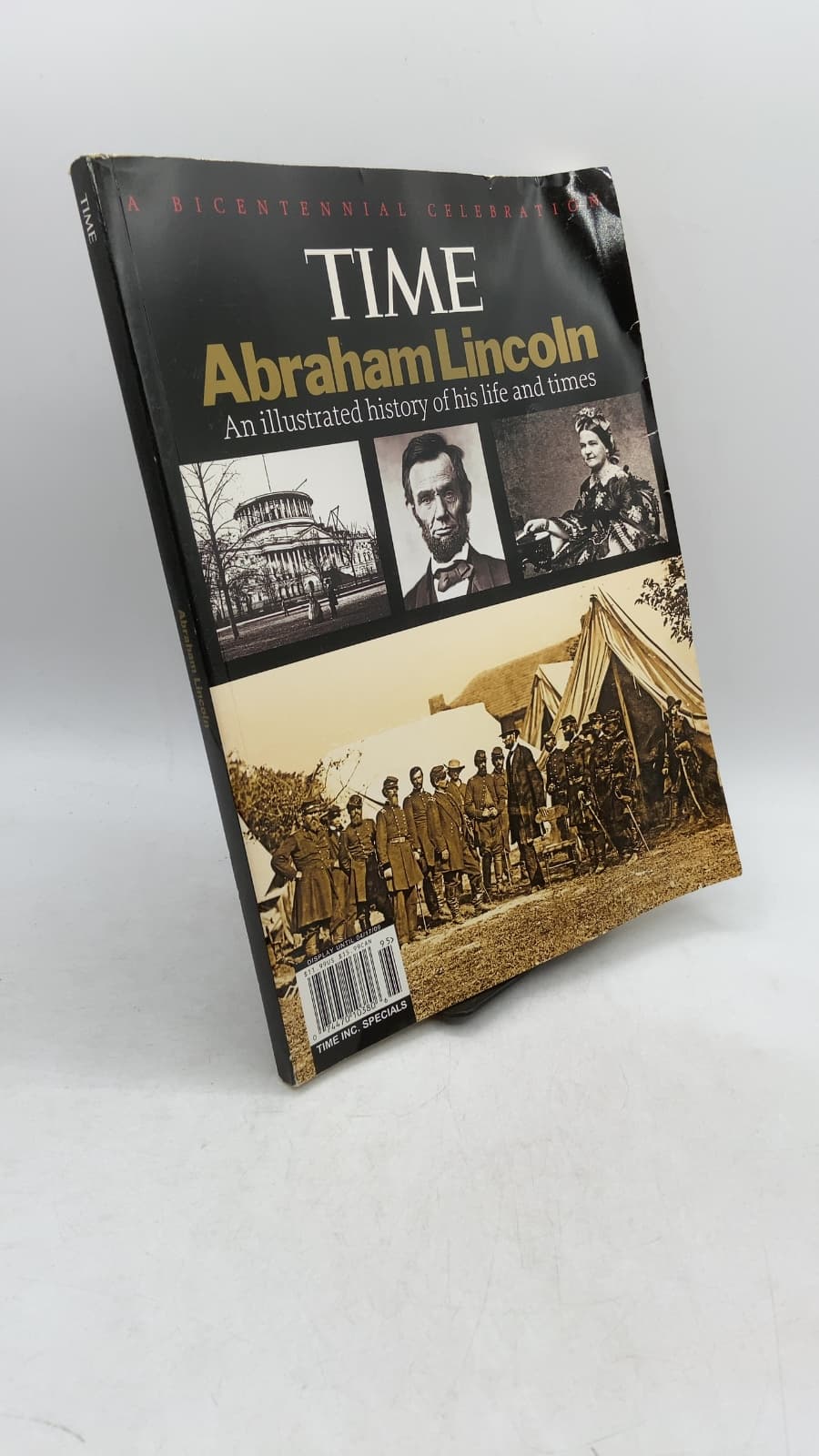 Abraham Lincoln: An Illustrated History of His Life and Times by Kelly Knauer - front cover