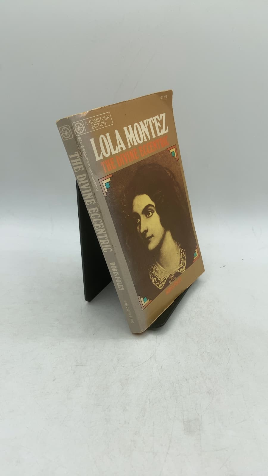 The Divine Eccentric: Lola Montez and the Newspapers by Doris Foley - front cover