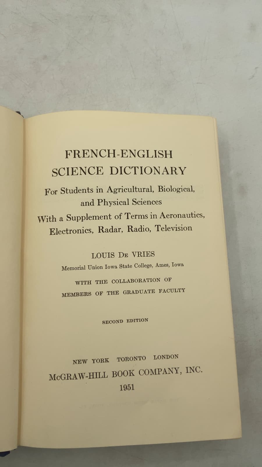 French-English Science Dictionary by Louis De Vries - title page