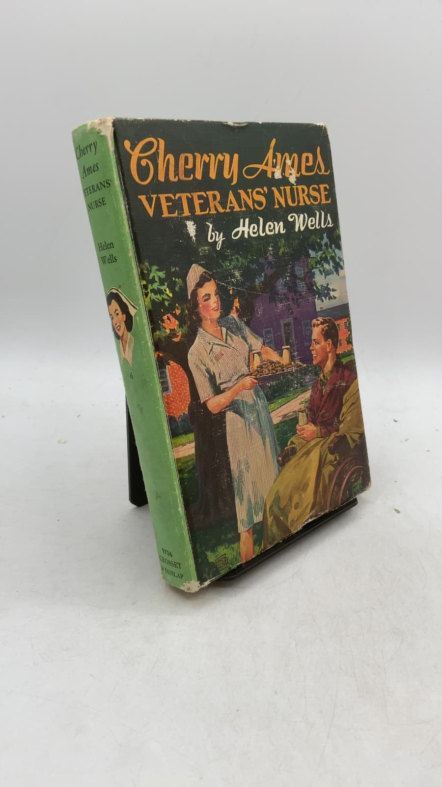 Cherry Ames Veterans' Nurse by Helen Wells - front cover