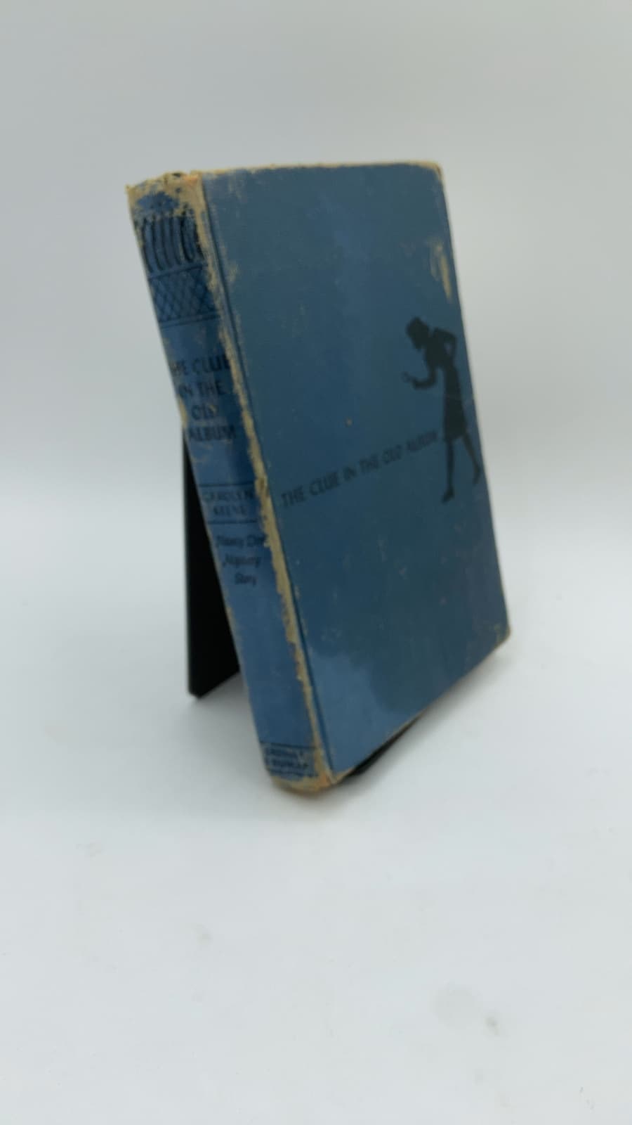 The Clue in the Old Album by Carolyn Keene - front cover