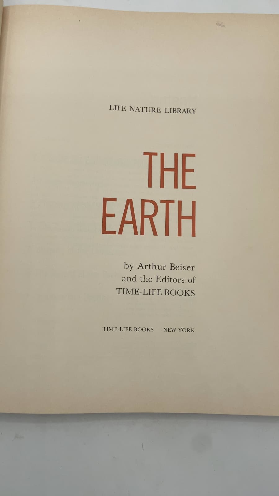 The Earth by Arthur Beiser and the Editors of TIME-LIFE BOOKS - title page