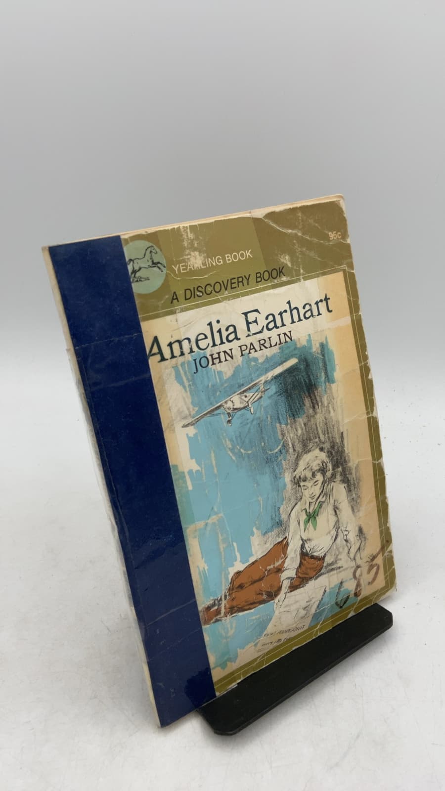 Amelia Earhart: Pioneer in the Sky by John Parlin - front cover