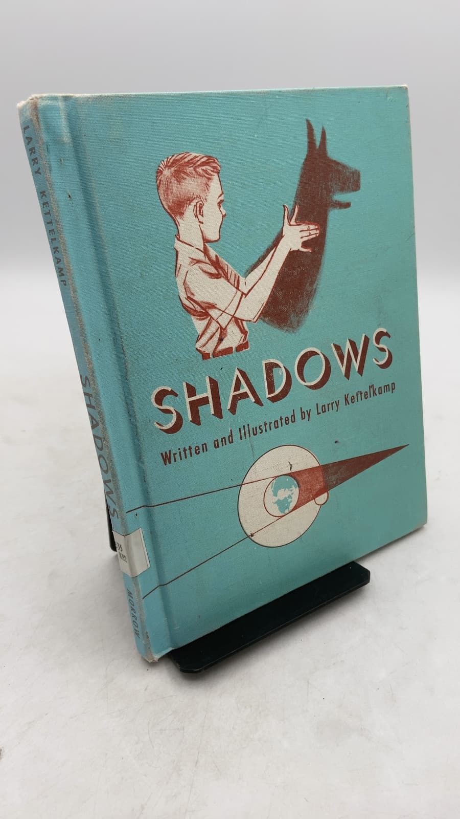 Shadows by Larry Kettelkamp - front cover