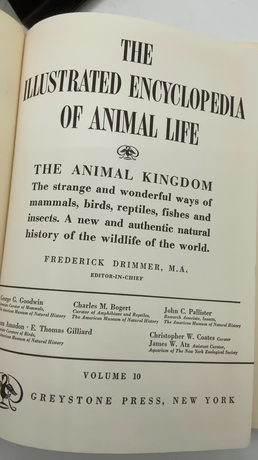 The Illustrated Encyclopedia of Animal Life: The Animal Kingdom by Frederick Drimmer, M.A. - title page