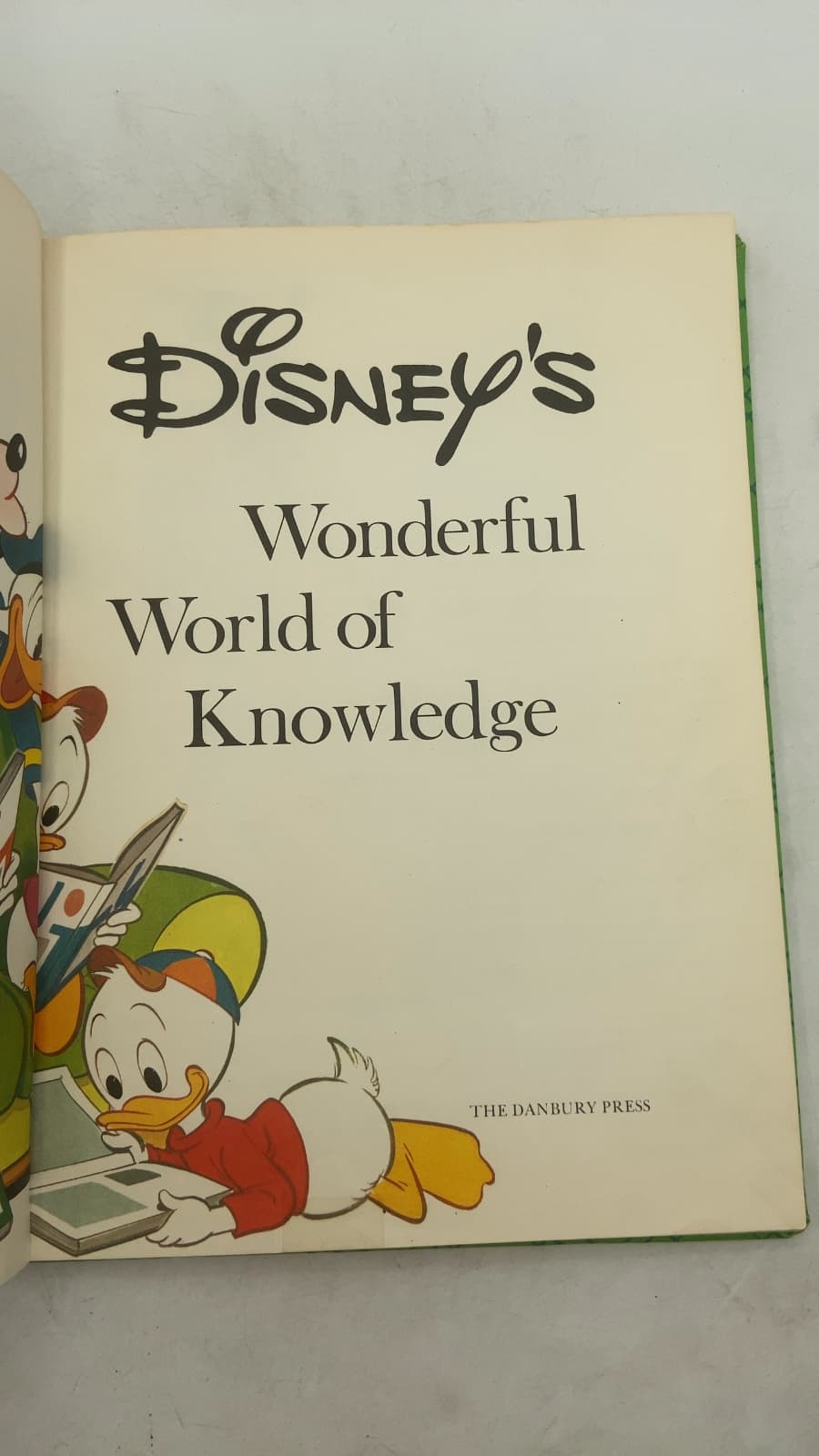 Disney's Wonderful World of Knowledge by Sergio Frugis - title page
