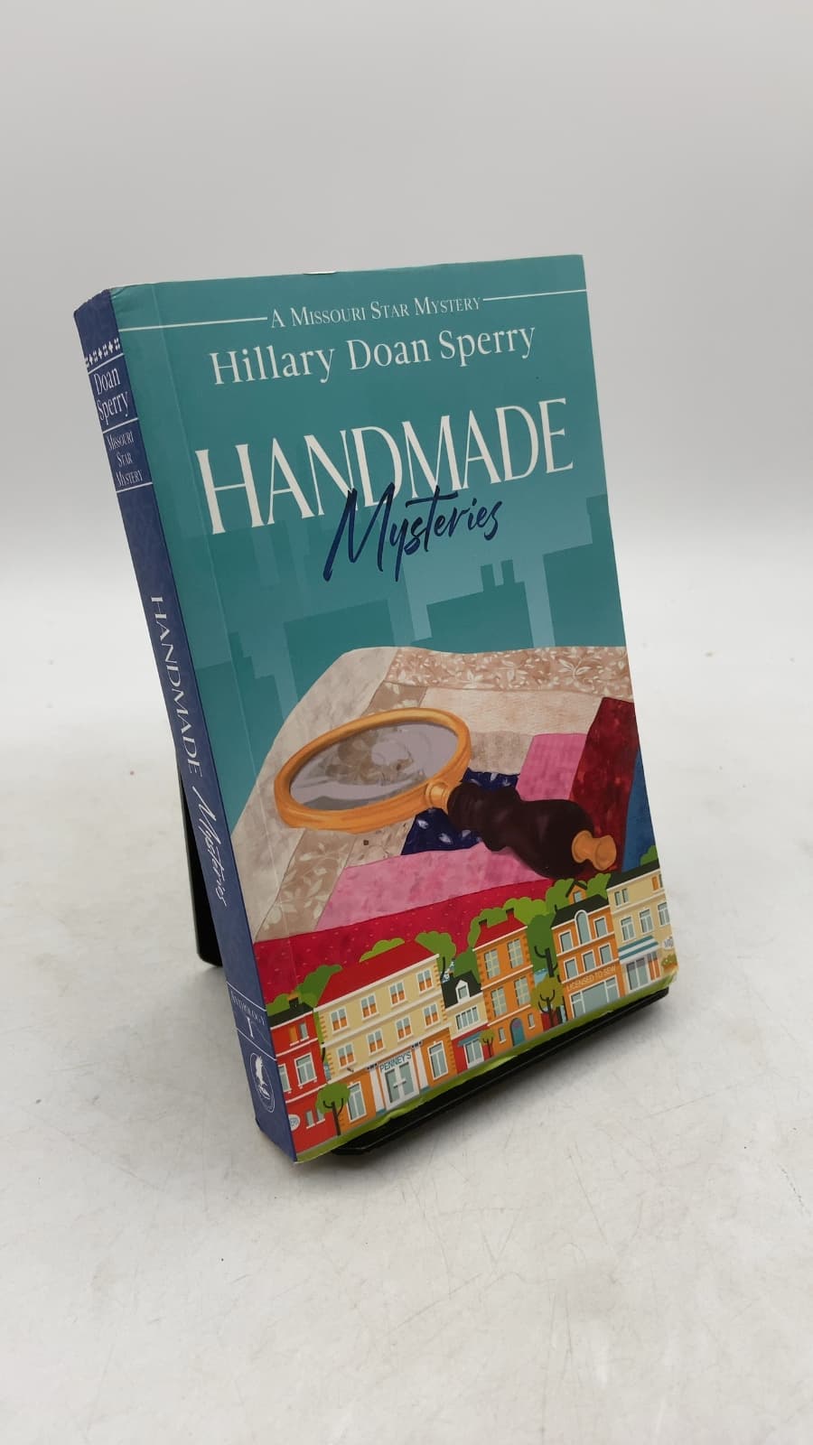 Handmade Mysteries: A Cozy Mystery Anthology of Missouri Star Mystery Novellas by Hillary Doan Sperry - front cover