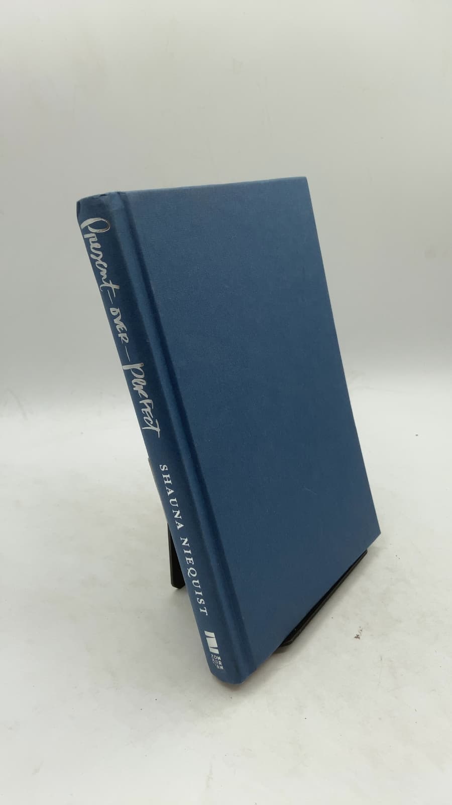 Present Over Perfect: Leaving Behind Frantic for a Simpler, More Soulful Way of Living by Shauna Niequist - front cover