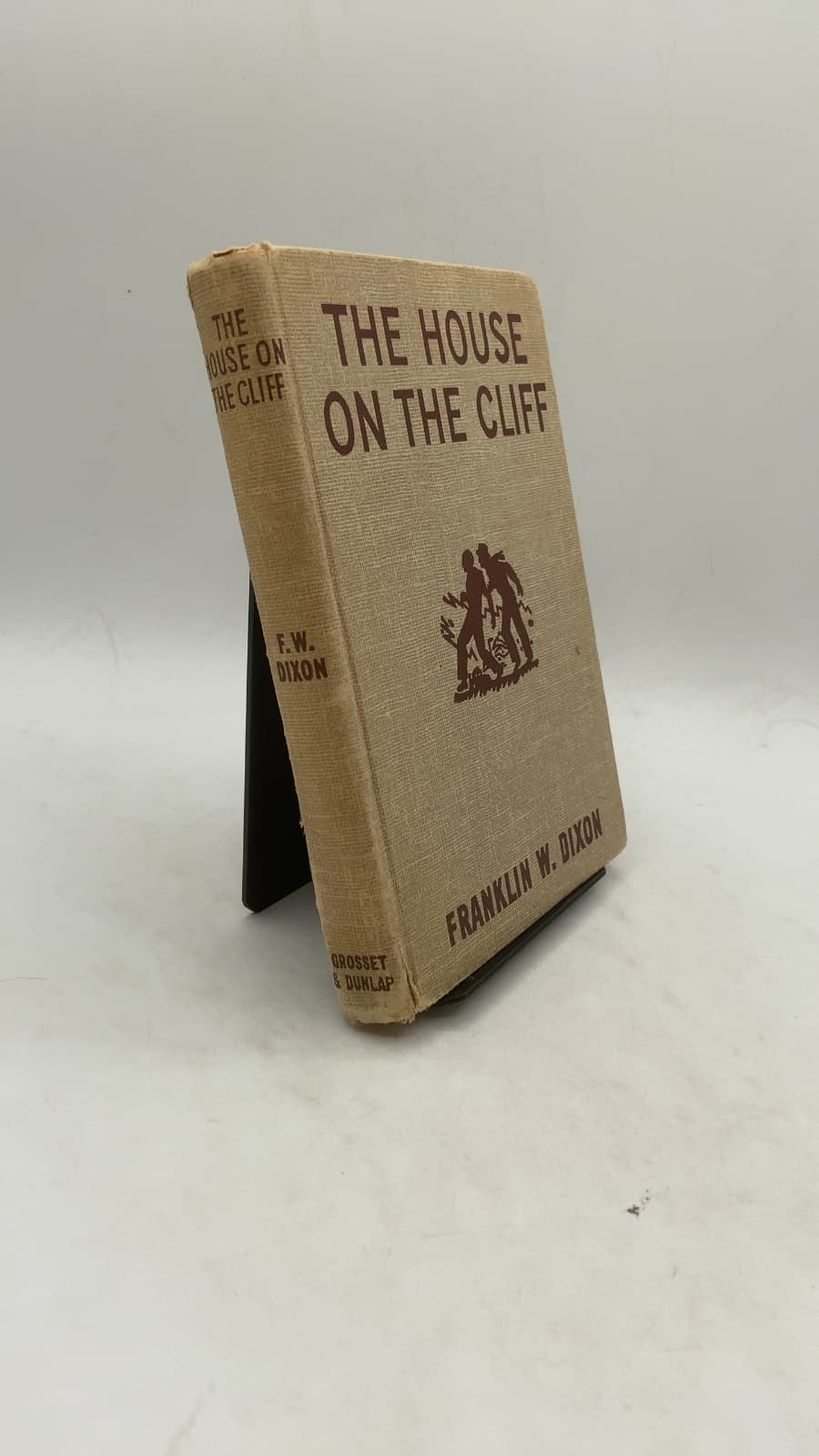 THE House ON THE Cliff by Franklin W. Dixon - front cover