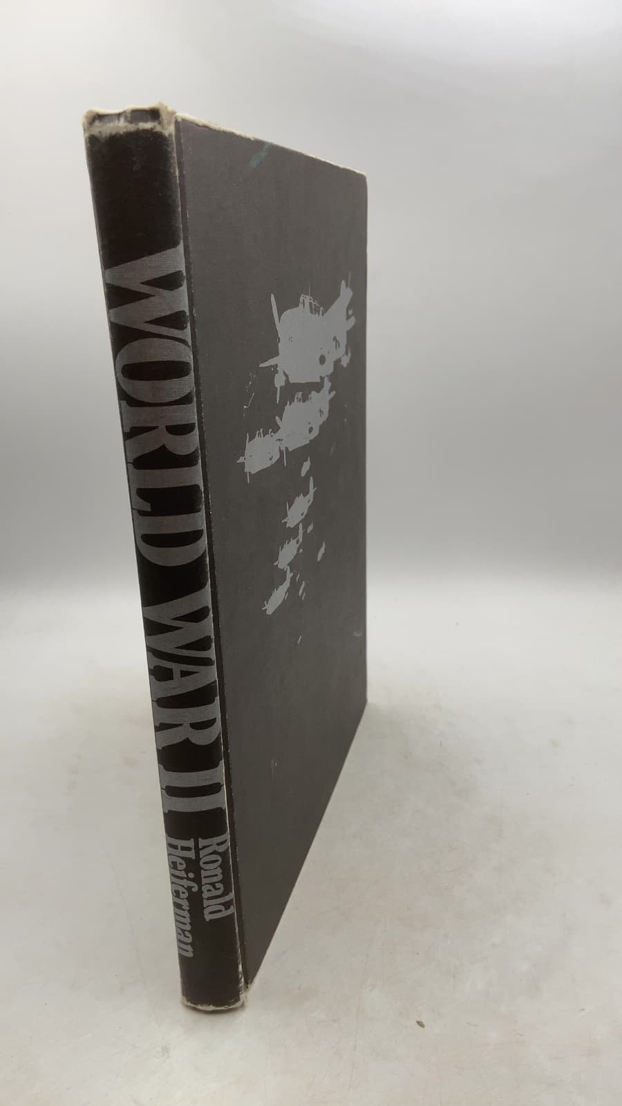 World WAR II by Ronald Heiferman - front cover