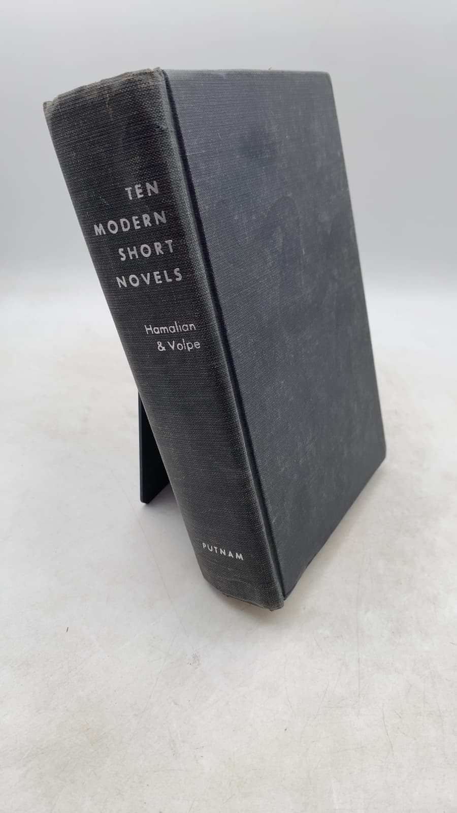 Ten Modern Short Novels