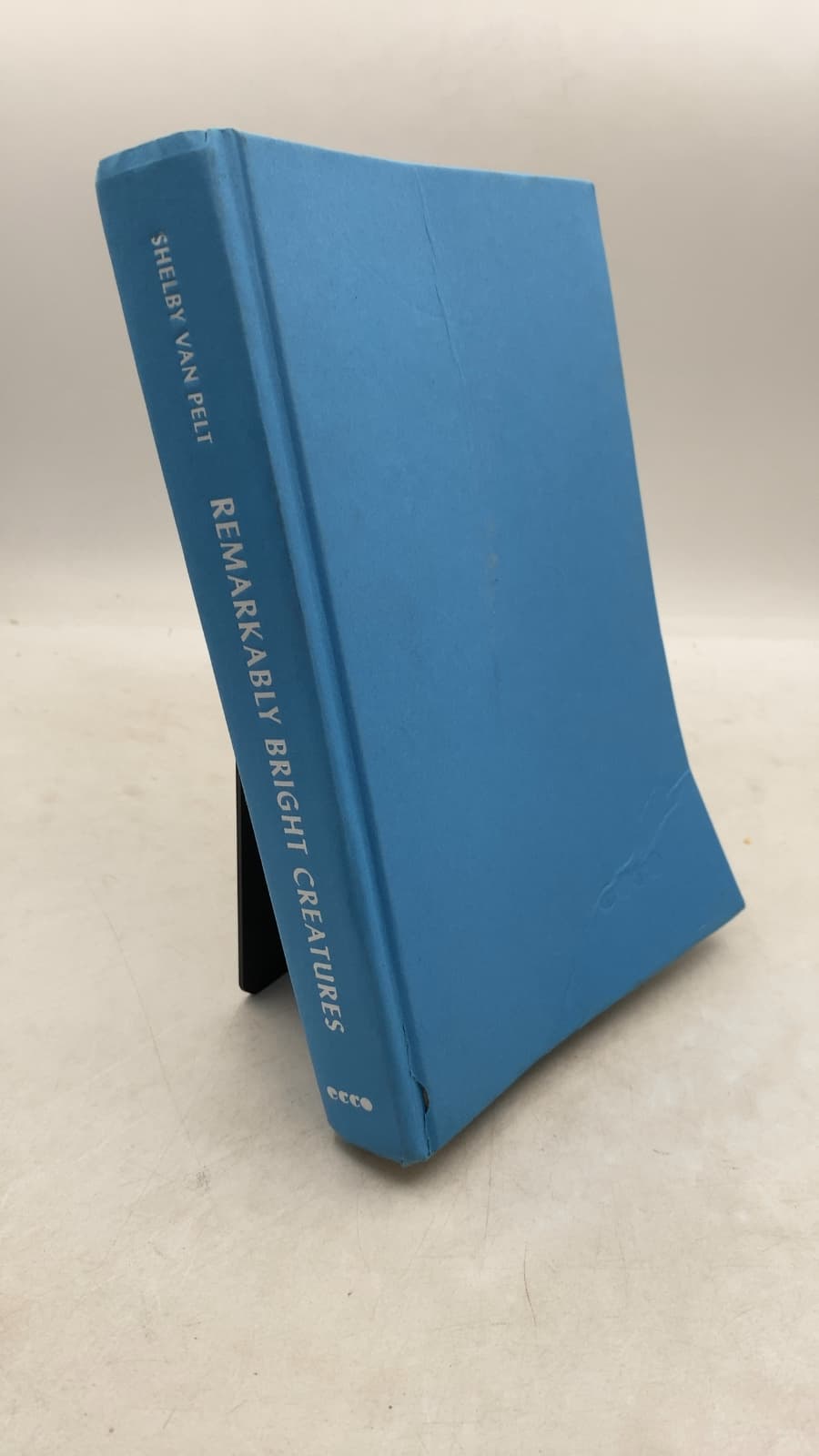 Remarkably Bright Creatures by Shelby VAN Pelt - front cover