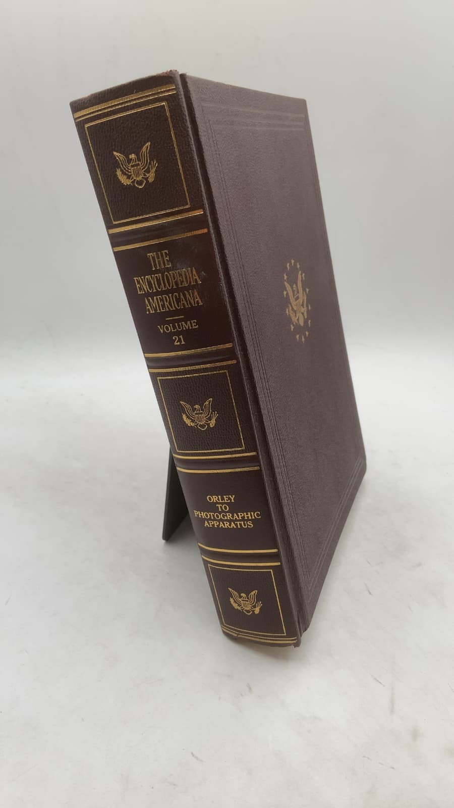 The Encyclopedia Americana, Volume 21: Orley to Photographic Apparatus - front cover