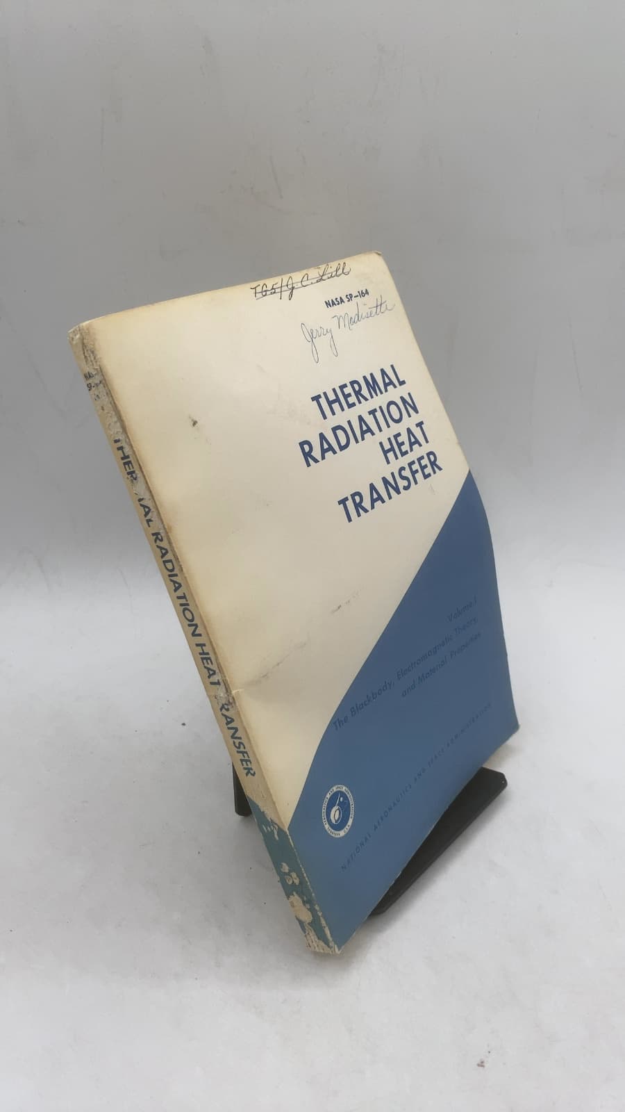 Thermal Radiation Heat Transfer, Volume I: The Blackbody, Electromagnetic Theory, and Material Properties by Robert Siegel and John R. Howell - front cover