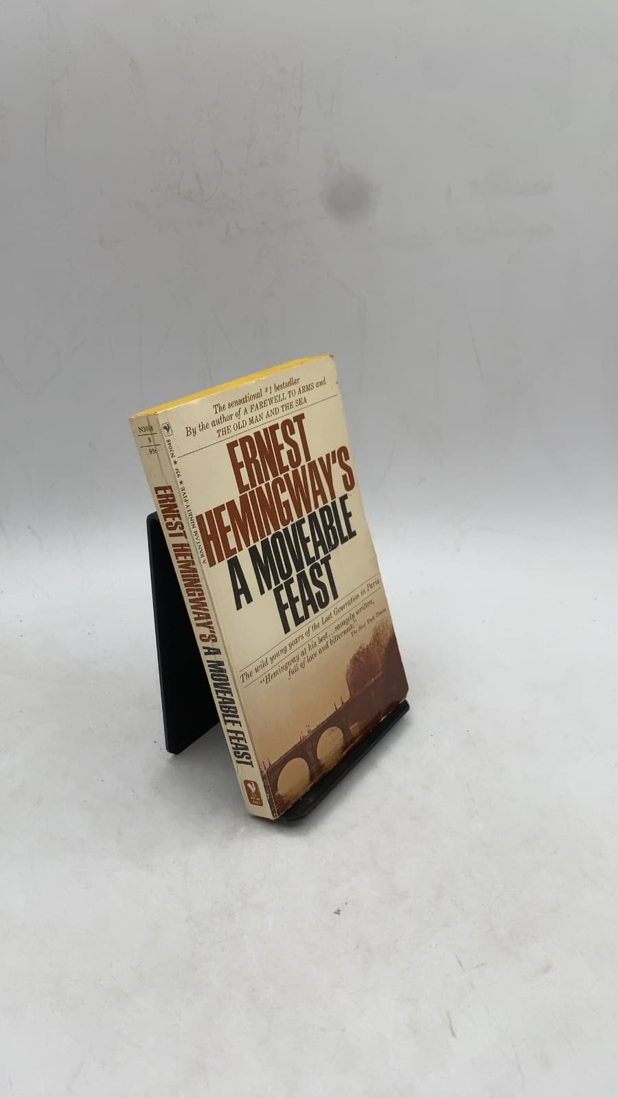 A Moveable Feast by Ernest Hemingway - front cover