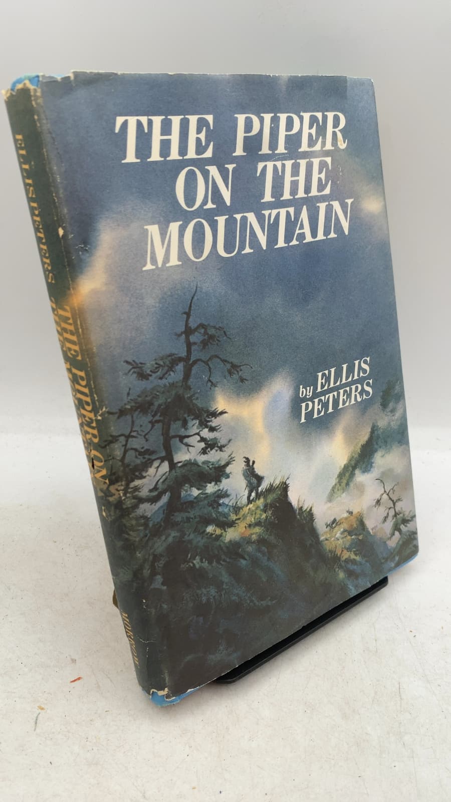 THE Piper ON THE Mountain by Ellis Peters - front cover