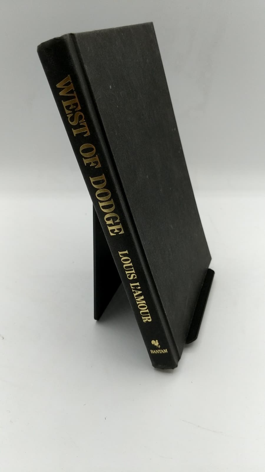 West OF Dodge by Louis L'amour - front cover
