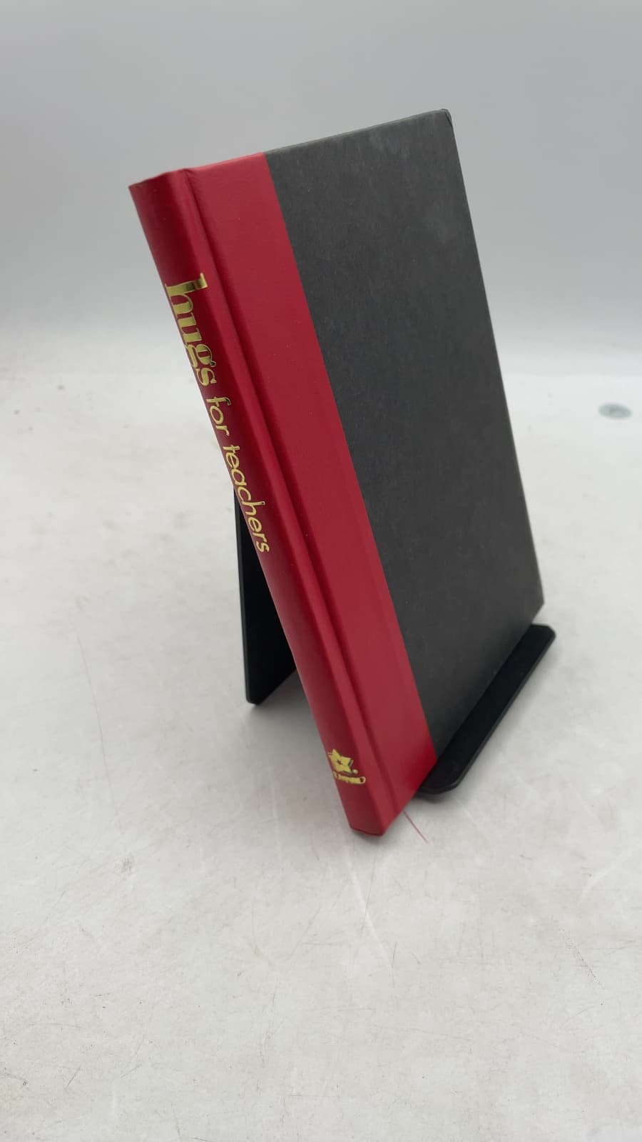 Hugs for Teachers: Stories, Sayings, and Scriptures to Encourage and Inspire by Martha McKee, Caron Loveless, LeAnn Weiss - front cover