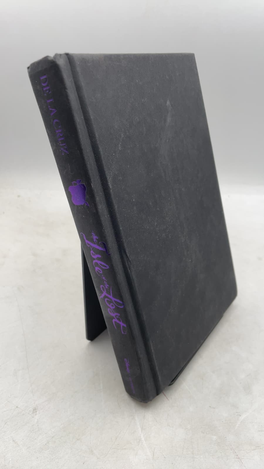 The Isle of the Lost: A Descendants Novel by Melissa de la Cruz - front cover