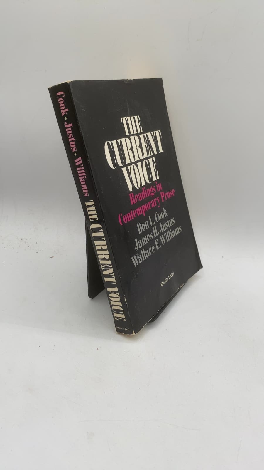 The Current Voice: Readings in Contemporary Prose