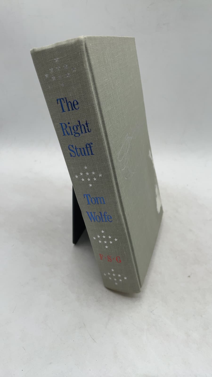 The Right Stuff by Tom Wolfe - front cover