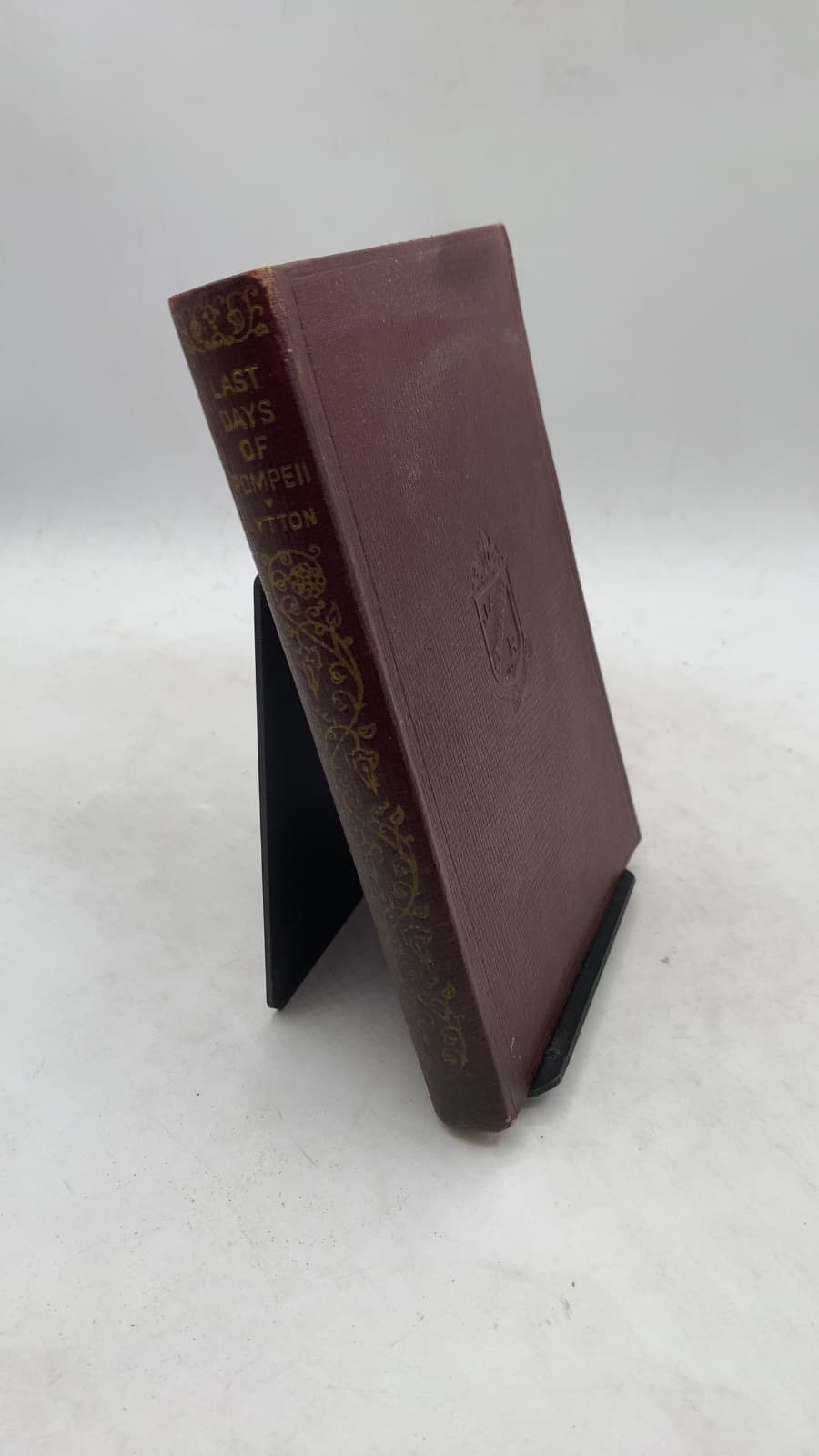 Last Days of Pompeii by Edward Bulwer-Lytton - front cover