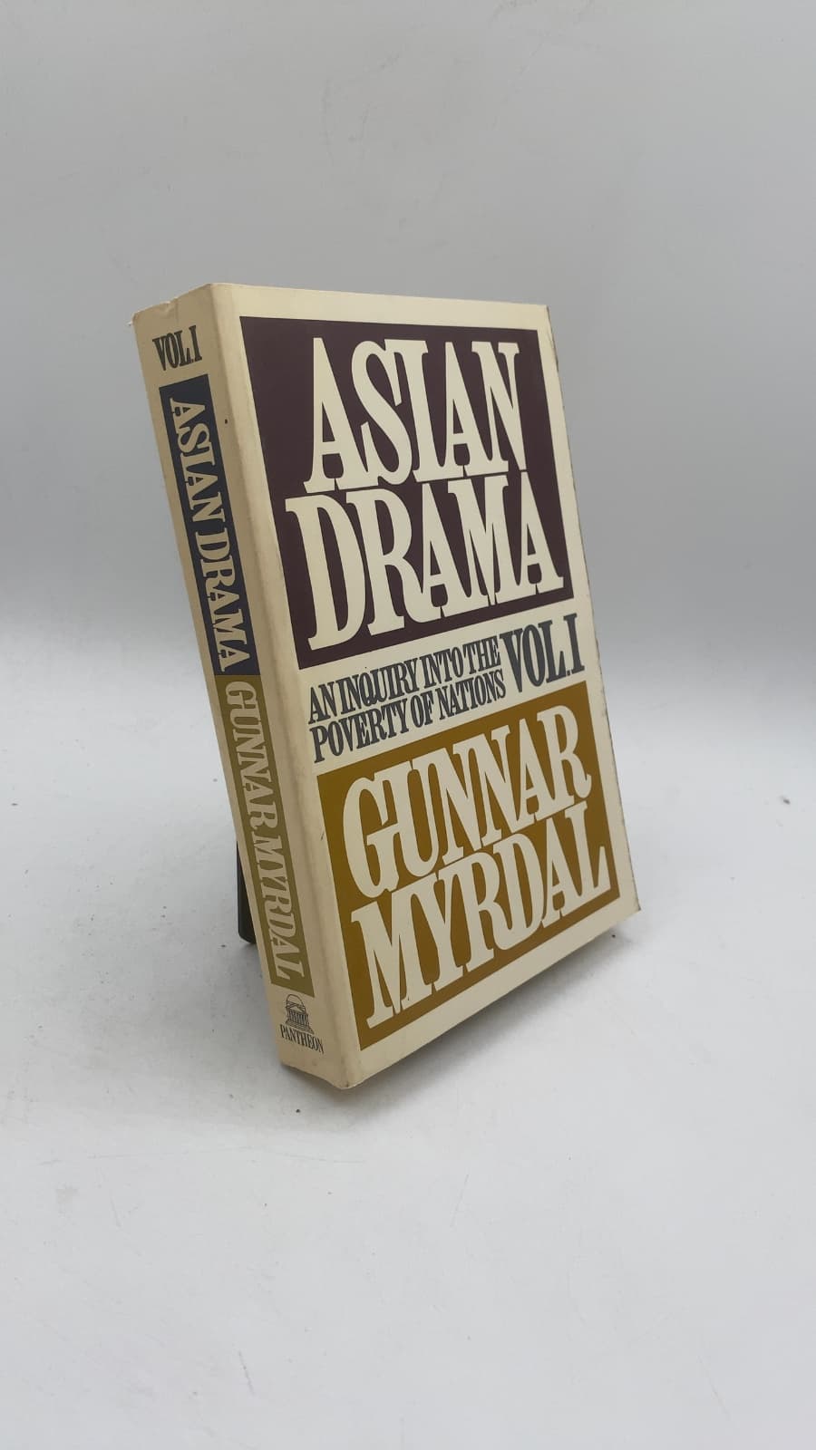 Asian Drama: An Inquiry Into the Poverty of Nations, Volume I by Gunnar Myrdal - front cover