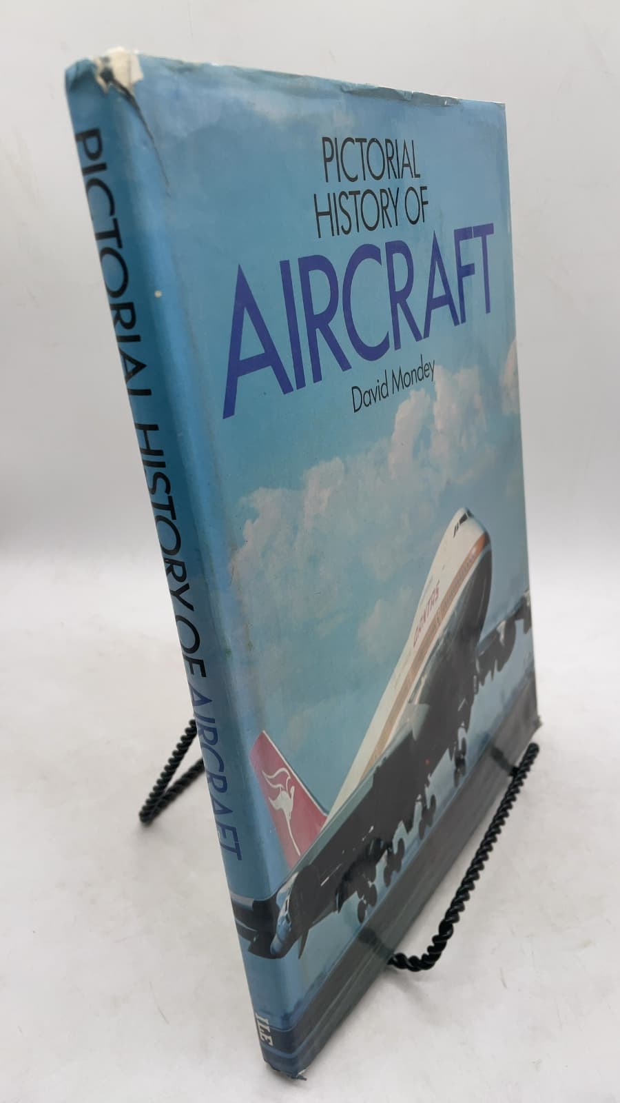 Pictorial History of Aircraft by David Mondey - front cover