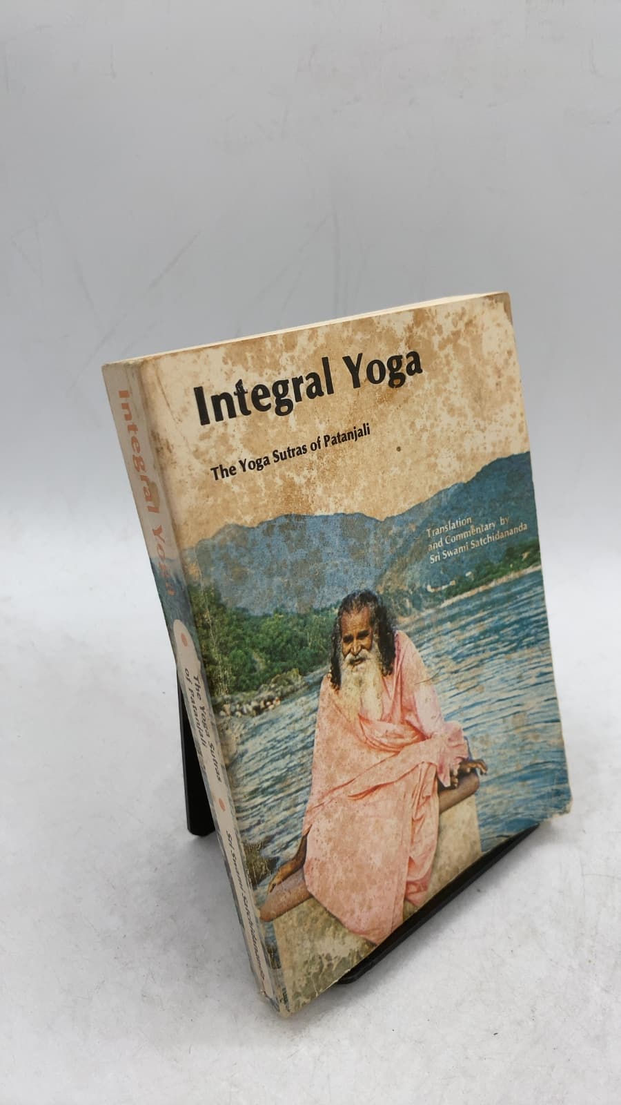 Integral Yoga: The Yoga Sutras of Patanjali by Sri Swami Satchidananda - front cover