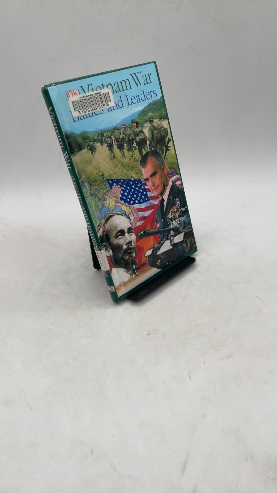 Vietnam War: Battles and Leaders by Aaron R. Murray, Editor - front cover